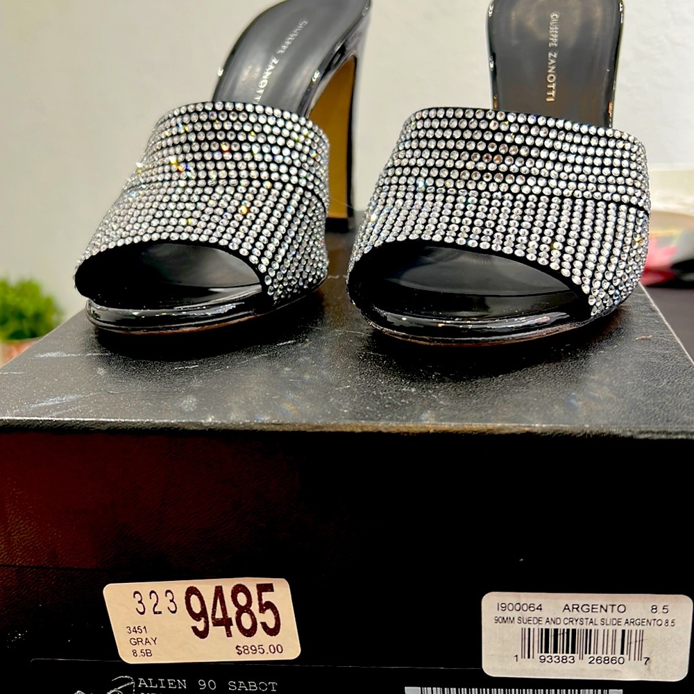 “Giuseppe zanotti” 8.5